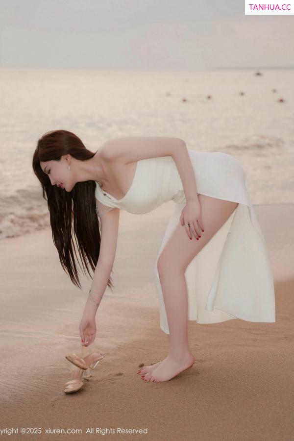 周妍希 奶瓶土肥圆 [XiuRen]高清写真图 2025.01.20 No.9782 Carol周妍希X 丝袜美腿第10张图片